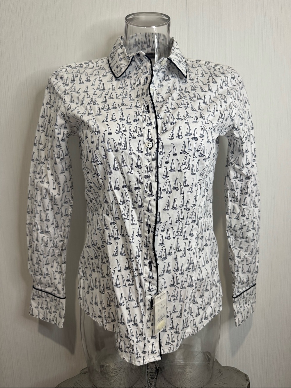 NWT BROOKS BROTHERS Sailboat Button Up. Size 4. White and Navy. No flaws.